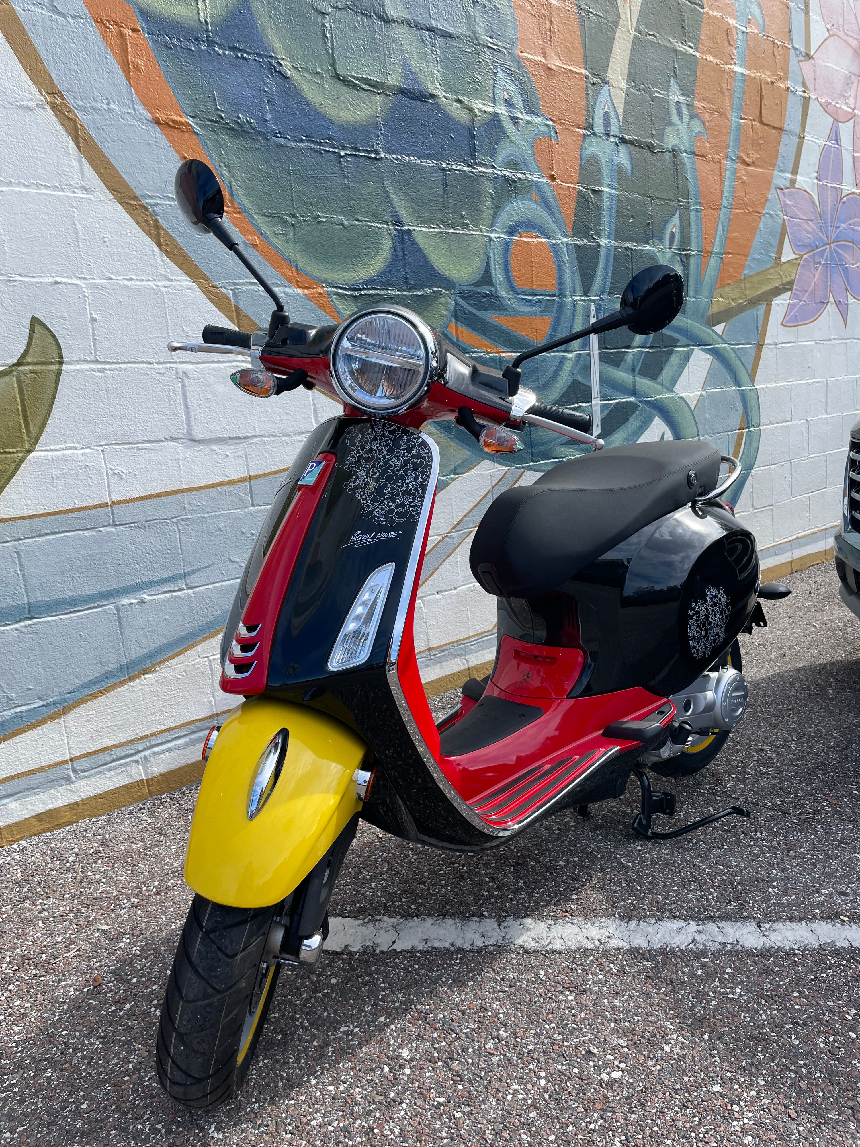2023 Vespa Primavera 50 - Mickey Mouse Special Edition